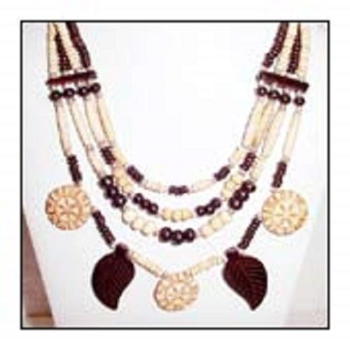 Attractive Design And Light Weight Necklace With Hand Card Leaf For Party Wear Gender: Women