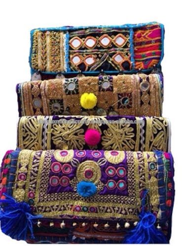 Comes In Various Colors Light Weight And Designer Handmade Embroidery Clutch Bag For Party Wear