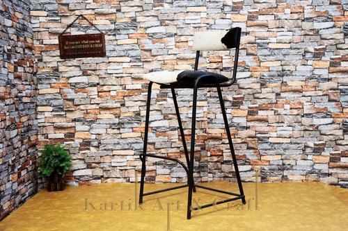Low Back 4 Legs Black and White Iron Chair for Bar and Restaurant, Size 16x16x30 Inches