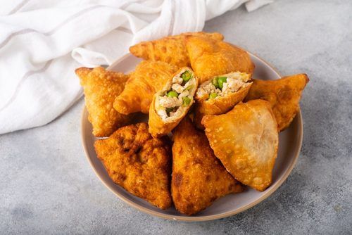 Rich In Aroma Hygienic Prepared Low Fat Easy To Digest Fried Aloo Matar Samosa Packaging: Bag