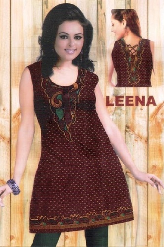 Washable Ladies Dark Maroon Sleeveless Scoop-neck Casual Printed Cotton Kurti