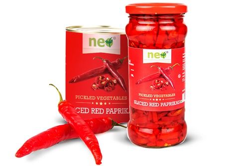 Rich In Taste Organic Deep Red Chili Paprika For Pizza And Sandwiches