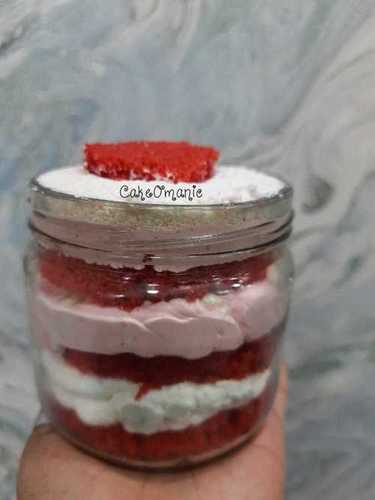 Red And White Lip Smacking Cake For Birthday And Anniversary