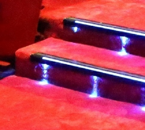 ऑडिटोरियम और सिनेमा हॉल के लिए मल्टी 230 वोल्ट स्टेप लाइट 673 प्रति मीटर