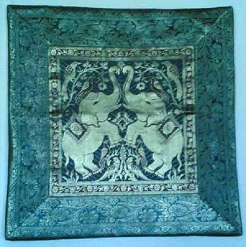 बेड, सोफा और चेयर के लिए विभिन्न रंगों में आता है एंटी-फ़ेड और रिंकल डेकोरेटिव कुशन कवर