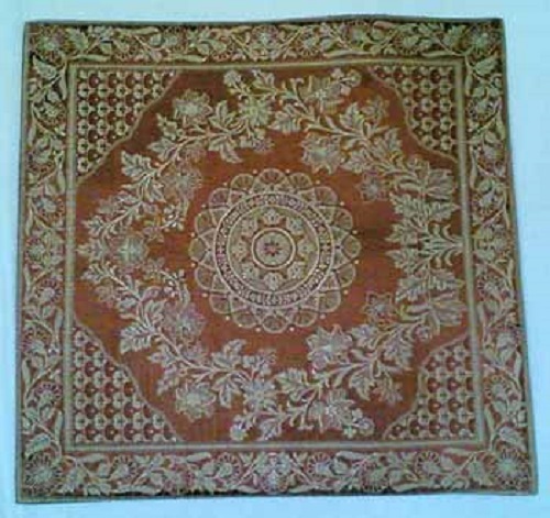 विभिन्न रंगों में आता है बेड, सोफा और चेयर के लिए एंटी फेड और रिंकल मॉडर्न कुशन कवर