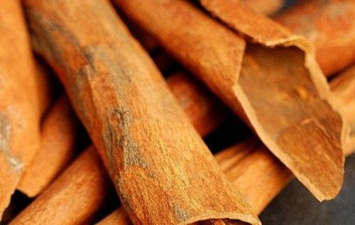 Cinnamon Bark Steam Distilled Essential Oil For Flavor, Aromatherapy, Pharmaceutical