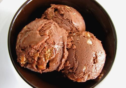 Delicious Taste and Mouth Watering Almond Choco Fudge Ice Cream