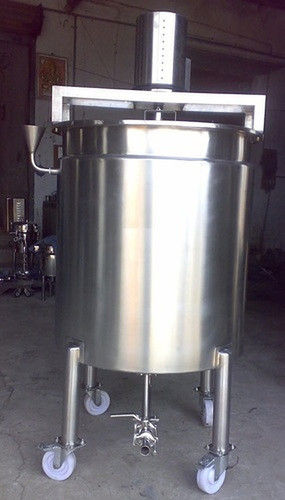 Sturdy Construction Mirror Finish Milk Storage Tank (Storage Capacity 250-20000 Ltr)