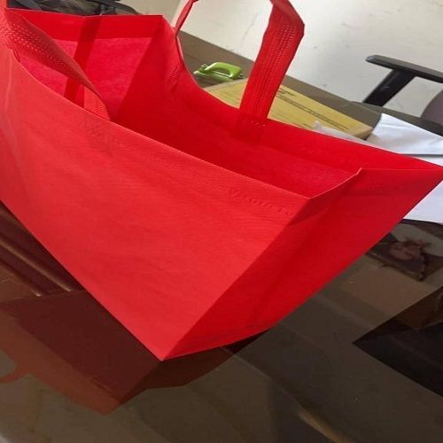 100% हाई डिज़ाइन और इको फ्रेंडली फैब्रिक रेड कलर शॉपिंग हैंड कैरी बैग