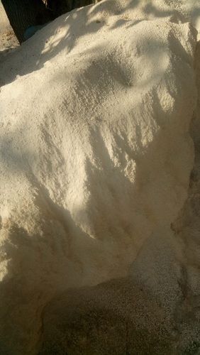 Heat Absorbing Low Electrical Resistivity Yellow Badarpur Sand For Mixing In Cement 