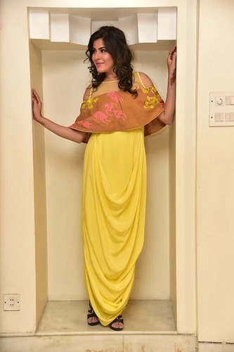 अमायरा लेडीज़ वेस्टर्न पार्टी वियर अनमेलो येलो क्रेप और नेट काउल फुल लेंथ ड्रेस