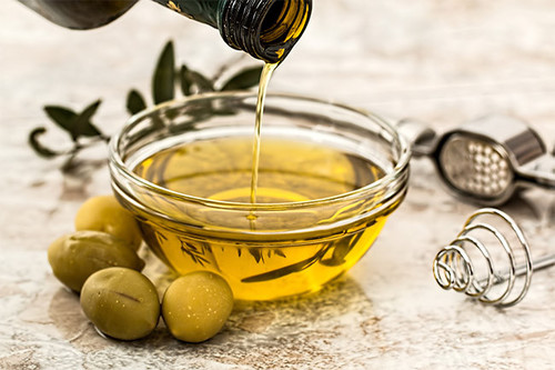 Olive Oil Benefits For Hair  Olive Oil For Hair  How To Make Olive Oil    HerZindagi