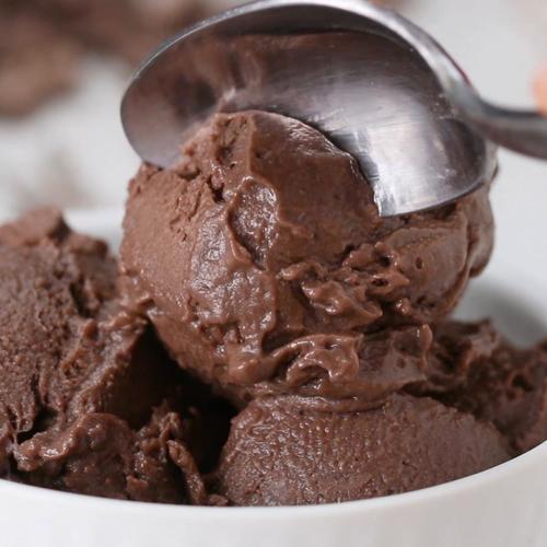  5000 ml मीठा और सरल स्वादिष्ट स्वादिष्ट ब्राउन क्रीमी चॉकलेट आइसक्रीम 
