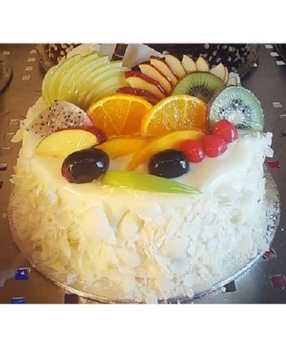 Full Designer Fruit Cake With Whipped Cream And Bountiful Tropical Fruits Pack Size: Box