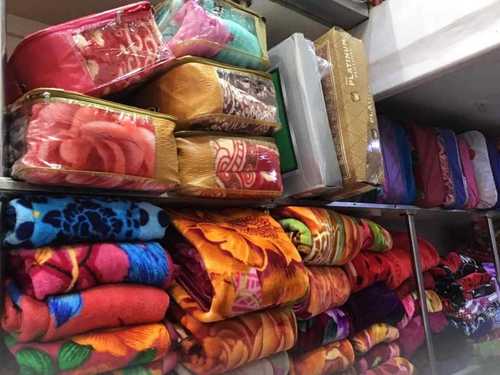 ठंड के मौसम के लिए त्वचा के अनुकूल मुलायम और आरामदायक ऊनी कंबल