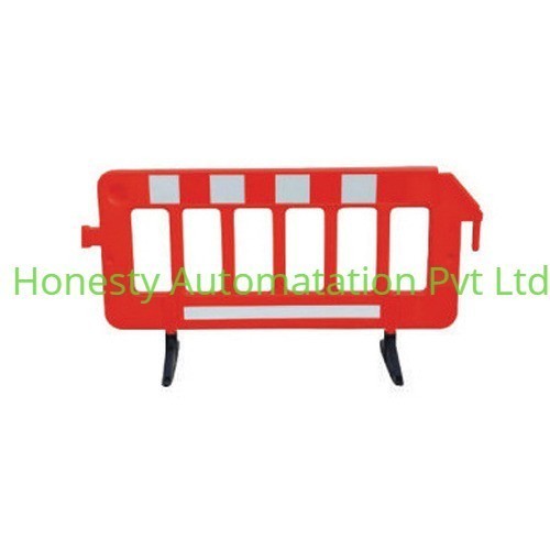 Durable Fence Barrier For Road Safety With Plastic Material And 1540(l)x430(w)x1020(h) Mm Dimension