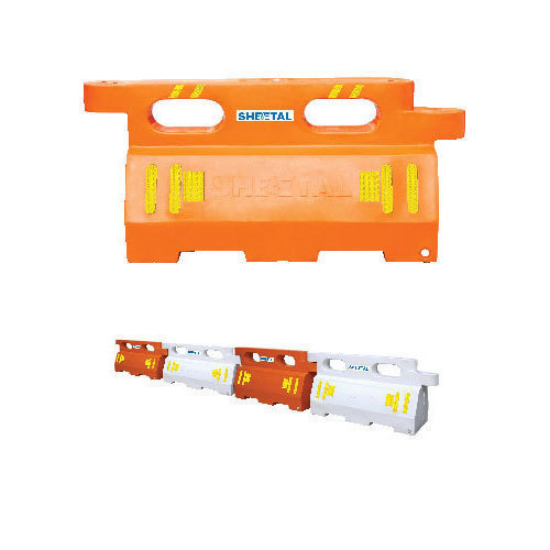 Durable Road Barriers For Road Safety With Plastic Material And 5-15 Kg Weight