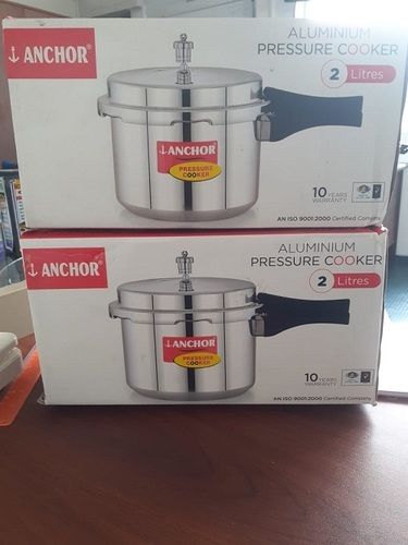 Stainless Steel Pressure Cooker, Strain Inside Tumbles To Nothing Handle Material: Plastic