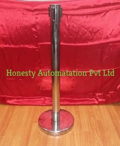 Stainless Steel Queue Manager With Belt Size 1-2 Meter And Weight 7-8 Kg