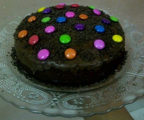 Online yummy round chocolate gems cake to Pune, Express Delivery -  PuneOnlineFlorists