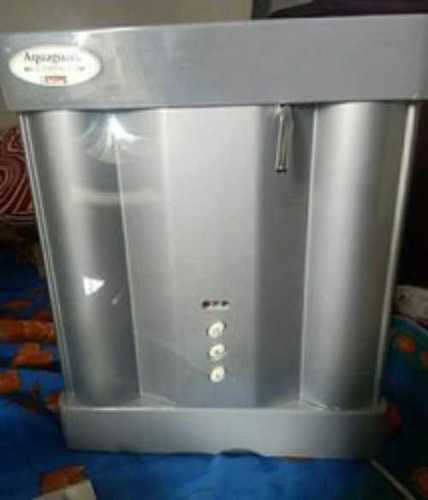 Home Use Automatic Vertical Water Softener Made As Per Industry Standards