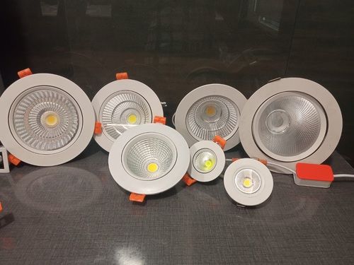 Scratch Resistant Easy Installation Shock Proof Round White Body Wall Spot Led Focus Light Application: Restaurants