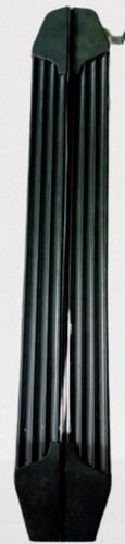  कारों के लिए आसान रखरखाव अच्छा दिखने वाला लंबा टिकाऊ काले रंग का साइड फुट स्टेप 