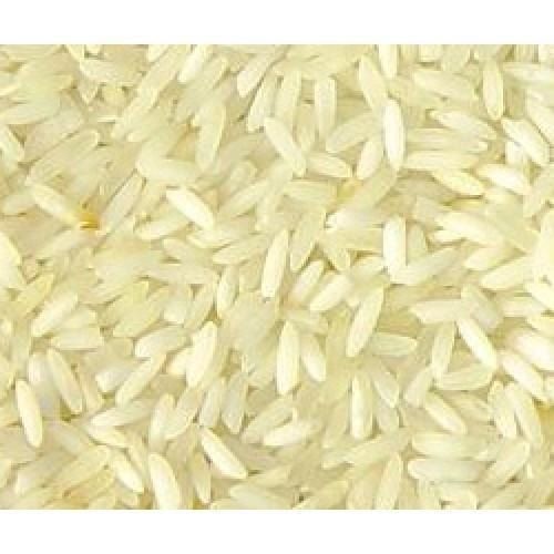  हल्की सुगंध के साथ भारतीय मूल का पारंपरिक सफेद उबला हुआ पोन्नी चावल 