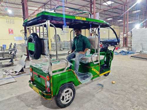 Green Colour Fast Chargeable Passenger E Rickshaw For Commercial Use Size: As Per Customer