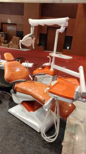 White And Orange Attractive Designs Electric Dental Chair For Dental Surgery Light Source: Yes