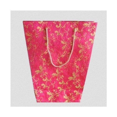  प्रिंटेड पैटर्न और अत्यधिक टिकाऊ पिंक (गुलाबी) रंग का फैंसी पेपर बैग 