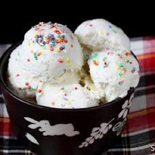 स्वादिष्ट और स्वादिष्ट माउथ-मेल्टिंग वनीला फ्लेवर्ड एगलेस आइसक्रीम 