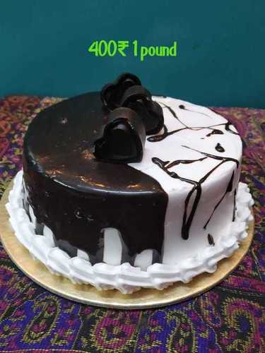 Birthday cake~ 1 pound! - Picture of Novotel Bangkok Ploenchit Sukhumvit -  Tripadvisor