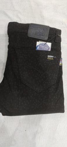 ब्लैक एंटी श्रिंक, साफ करने में आसान, सांस लेने योग्य और आरामदायक व्हाइट डॉट्स डिज़ाइन मैन डेनिम जींस