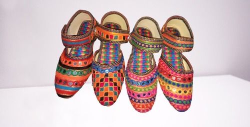 Traditional rajasthani shoes jaisalmer rajasthan hi-res stock photography  and images - Alamy