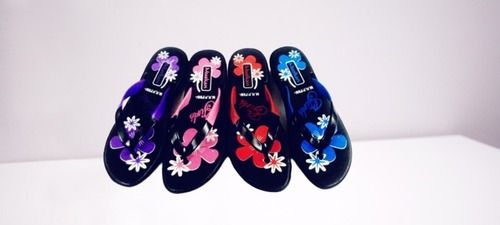 Multi Color Women Hawai Stylish Look Ladies Slippers Daily Wear Pu Chappal With Flowery Design