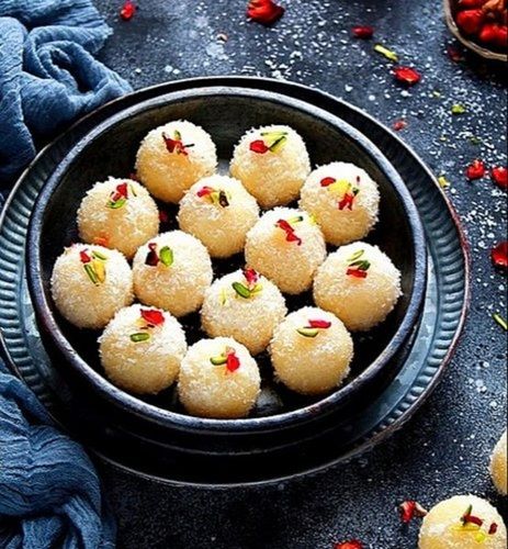 Home Made A Grade And Rich Sweet Taste Round Indian Coconut Ladoo  Size: Regular