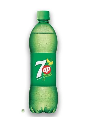 स्वच्छ रूप से तैयार ताज़ा और ठंडे मुंह में पानी लाने वाले स्वाद के साथ 7up कोल्ड ड्रिंक