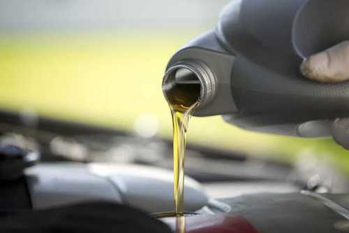 Yellow Engine Oil For Four Wheeler And Two Wheeler Vehicles