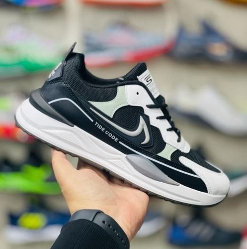 Sports shoes outlet black and white