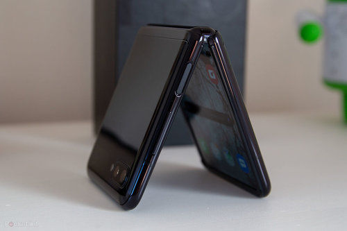 Samsung Galaxy Flip Smart Mobile Phones With 5000 mAh Battery & 12GB Internal Memory