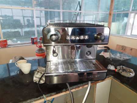 Semi-Automatic Semi Automatic Stainless Steel Single Group Coffee Making Machine