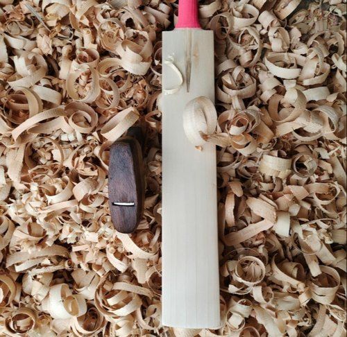 Wooden English Willow Bat With Standard Handle For Playing Cricket Age Group: Adults