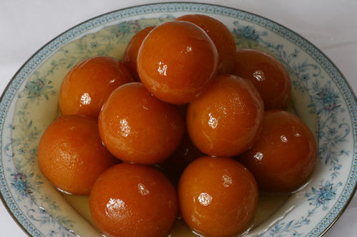 Dark Brown Colour Mouth Watering Yummy And Healthy Gulab Jamun 1 Kg With 1 Day Shelf Life