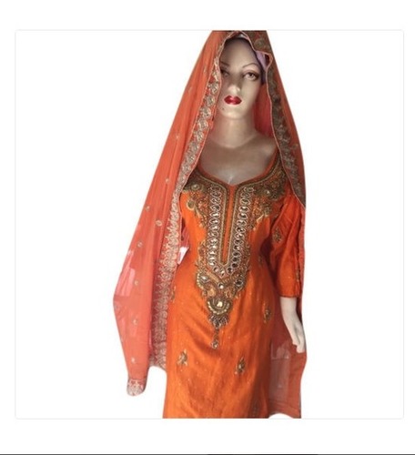 महिलाओं के लिए कॉटन पार्टी वियर नारंगी और सुनहरे रंग का कढ़ाई वाला पटियाला सूट