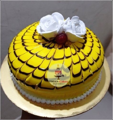  Yellow Color Sweet Taste And Round Dome Pineapple Cake With Cream Flower