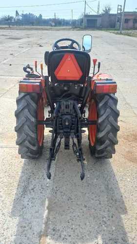 Orange Kubota Neostar B2441 Tractor, 3 Cylinder, 23 Liter Fuel Tank For Agriculture Use