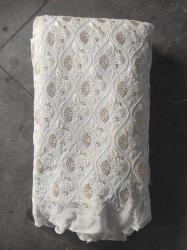  सफ़ेद 44 इंच चौड़ाई वाला रंगने योग्य लखनवी चिकन कढ़ाई वाला जॉर्जेट शेरवानी फ़ैब्रिक