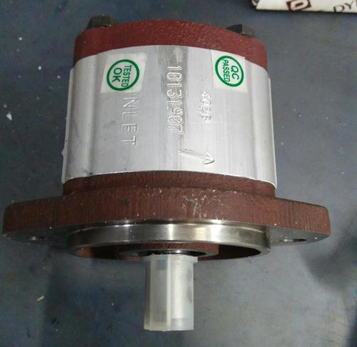 Silver Hydraulic Pump For Industrial Usae With Length 5.7In/15 Cm